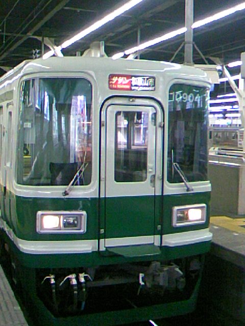 南海電車10000系 緑色のサザン 南海難波駅