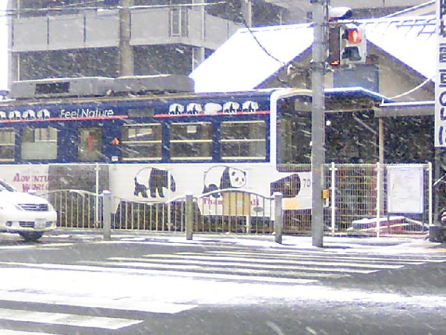 阪堺電車 雪の日の浜寺駅前駅にて